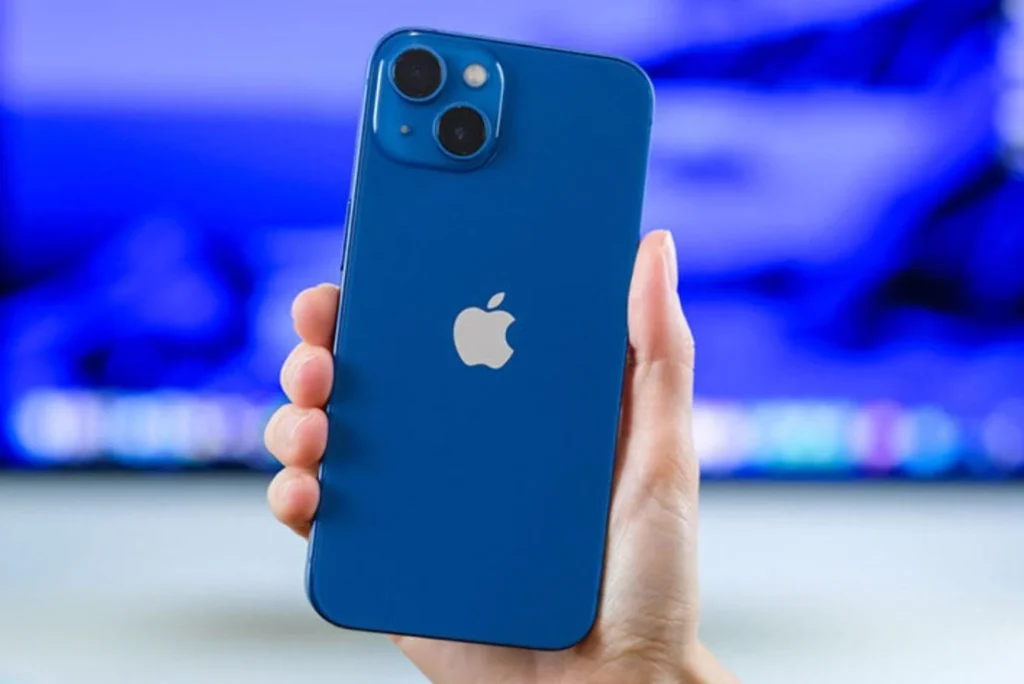Какой Айфон красивее. iPhone 13 имеет больше цветов корпуса. Фото: pelacase.com.